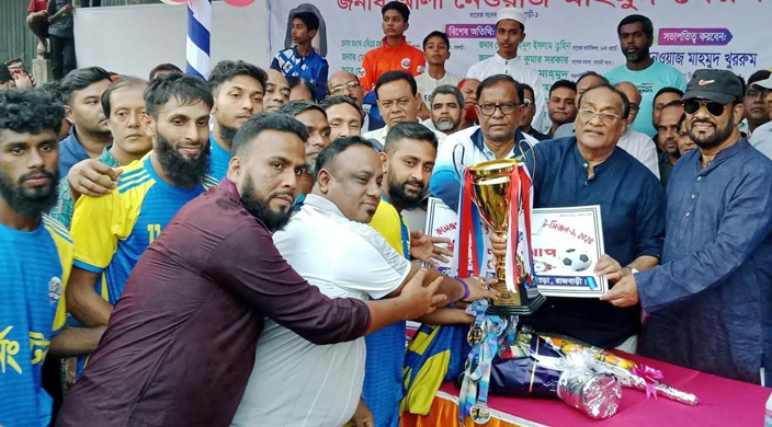 কলেজপাড়ায় ফুটবল টুর্নামেন্টের ফাইনালে লাল সূর্য সংঘ চ্যাম্পিয়ন